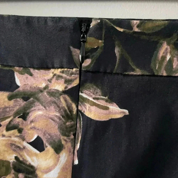 🔥HOST PICK🔥 J Crew Pencil skirt navy and floral - Picture 4 of 7